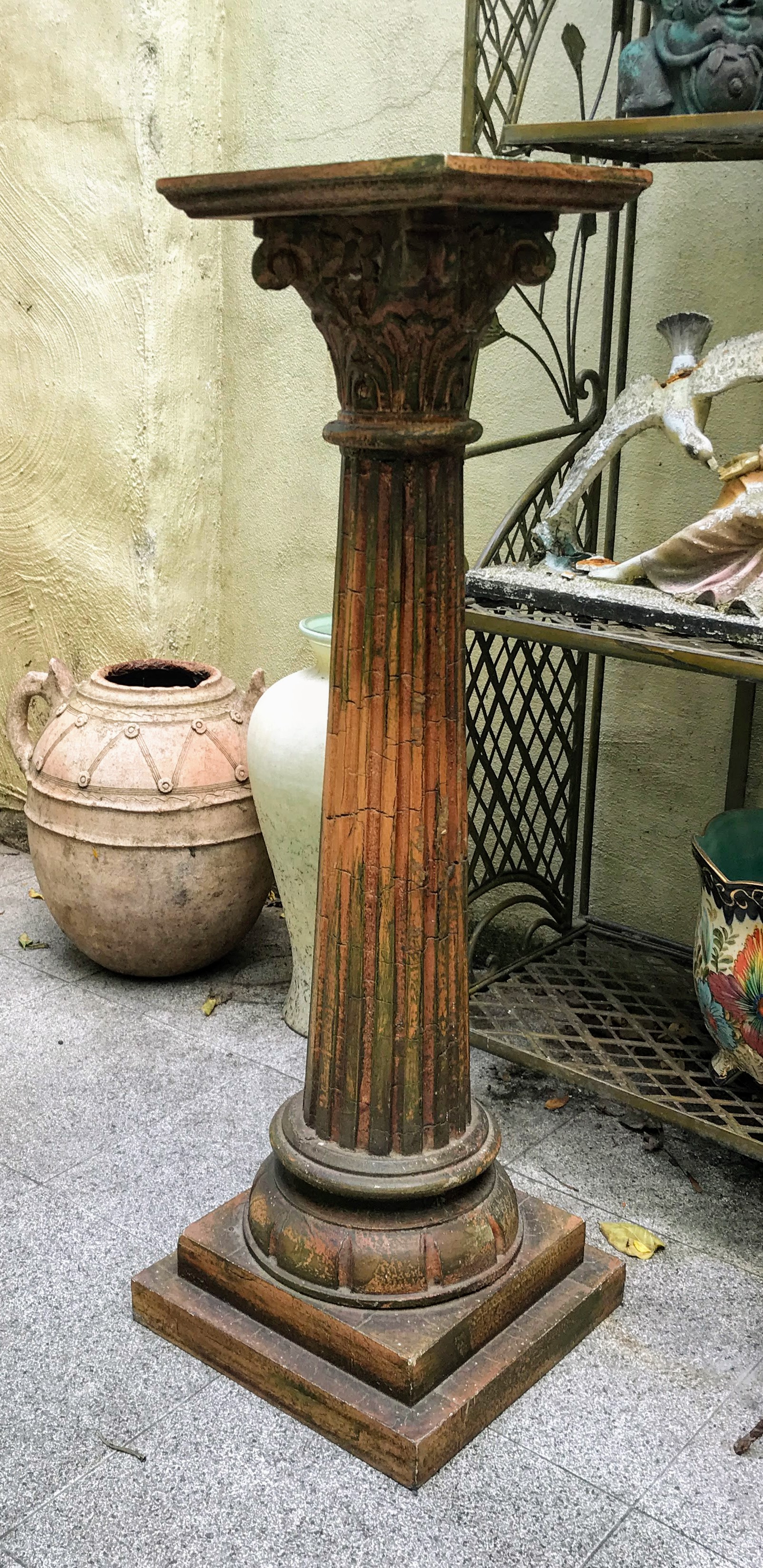 Vintage houten Korintische zuil pilaar piëdestal plantentafel 88cm | Antiek en Curiosa