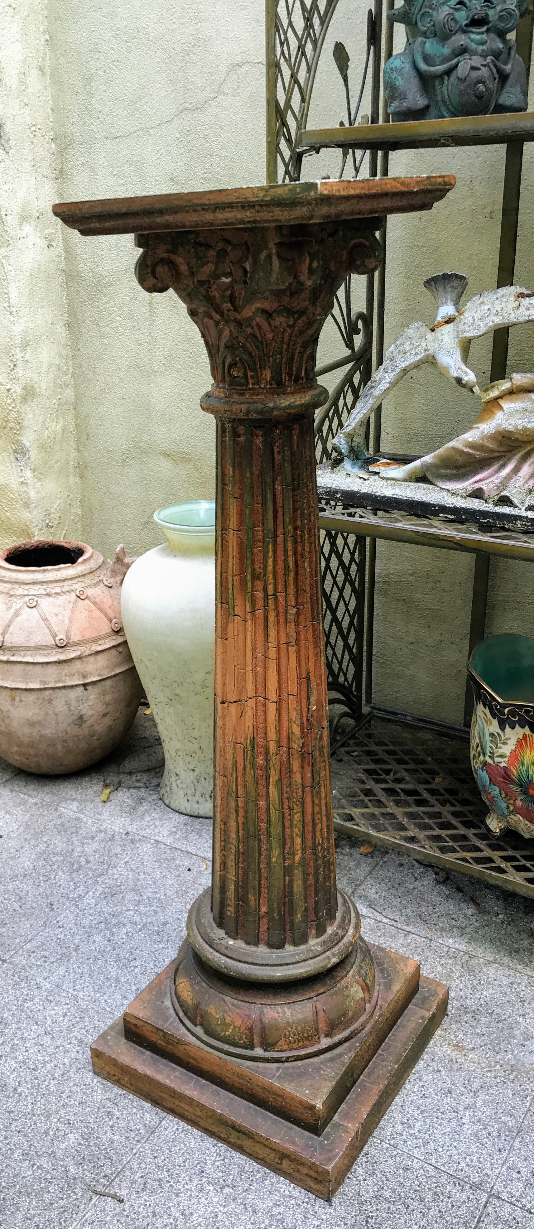 Vintage houten Korintische zuil pilaar als piëdestal / 88cm | Antiek en Curiosa