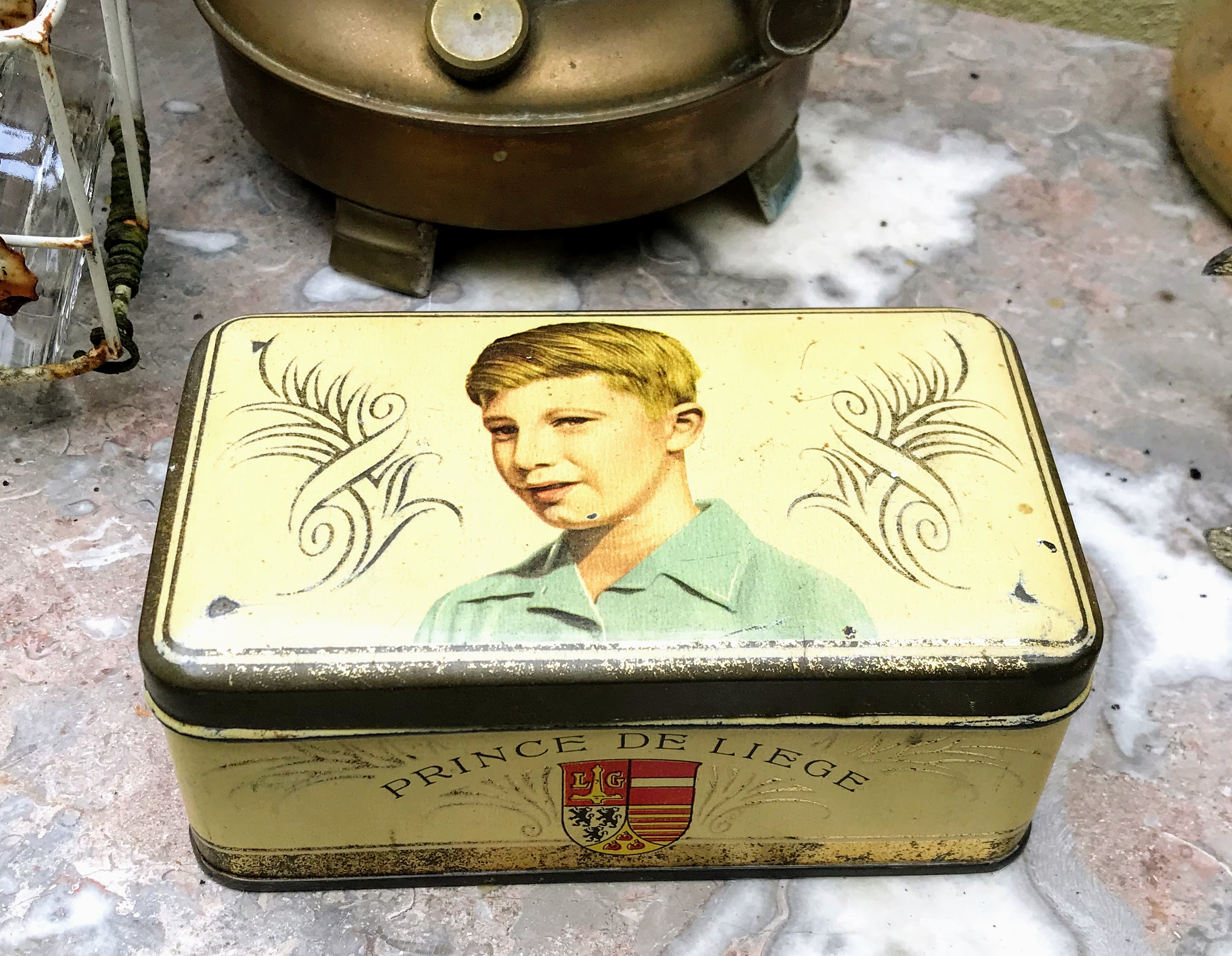 Het apparaat elke keer verkiezing Vintage blikken doos Prince De Liege Gelypear Momalle | Antiek en Curiosa