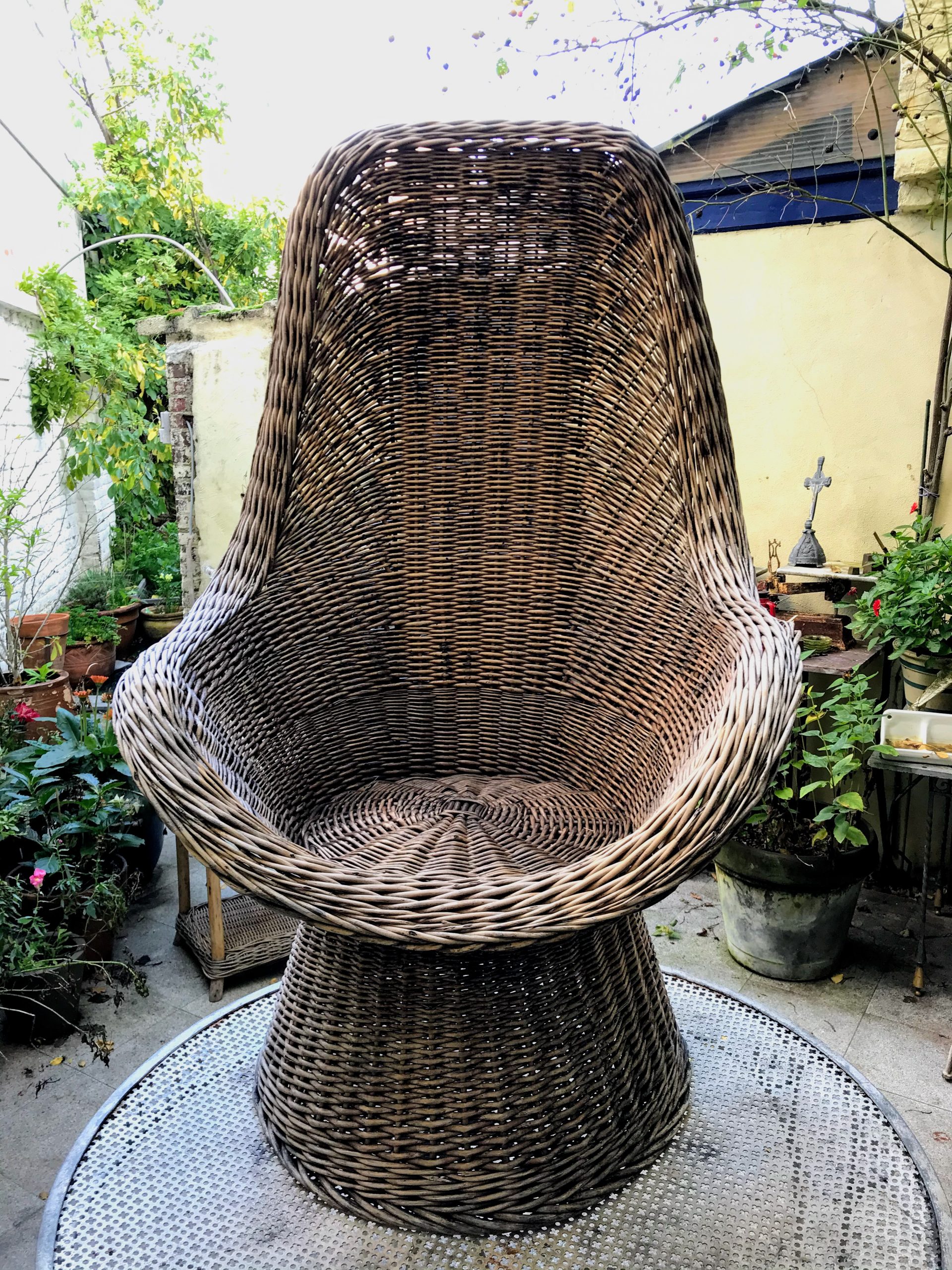 Magnetisch Bruin Zeemeeuw Sfeervolle Rotan stoel met extra hoge rugleuning – retro seventies | Antiek  en Curiosa