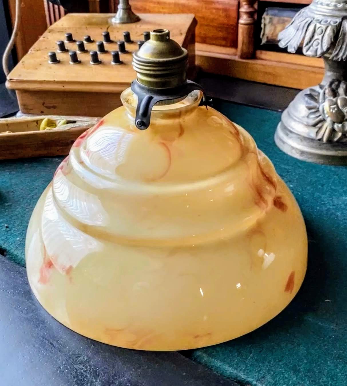 rechtdoor Vulgariteit Observatorium Retro geel bruin gemarmerd opaline glazen hanglamp lampenkap | Antiek en  Curiosa